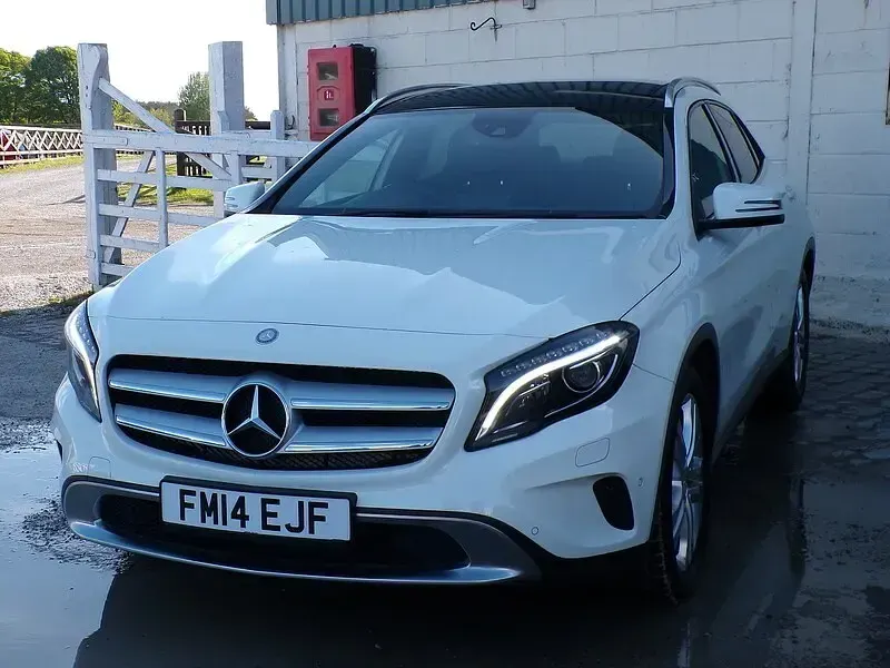 Used Mercedes GLA200 Premium Plus 2014 White SUV