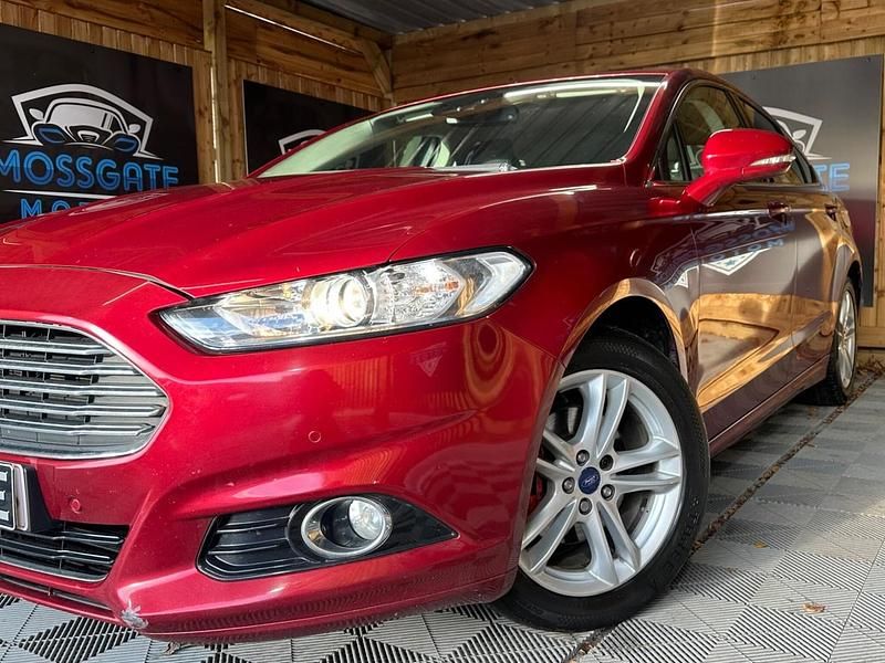 Used Ford Mondeo Titanium 150 HP (110 kW) 2015 Red Hatchback