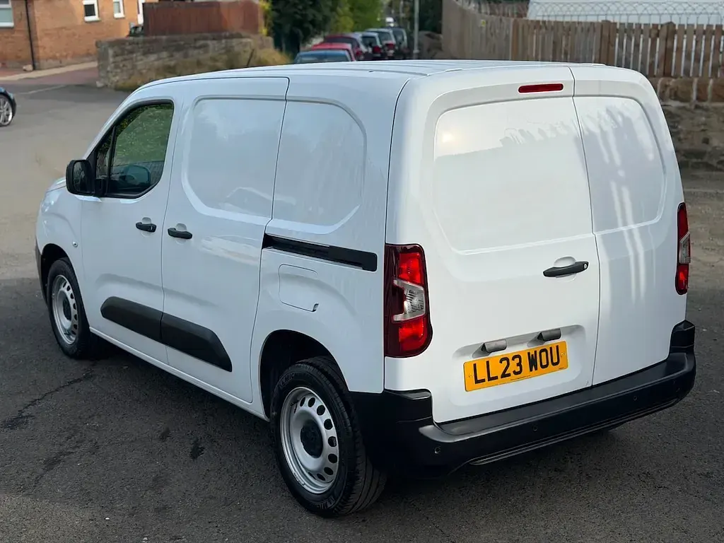 Used Peugeot Partner Premium 100 HP (73 kW) 2023 White MPV