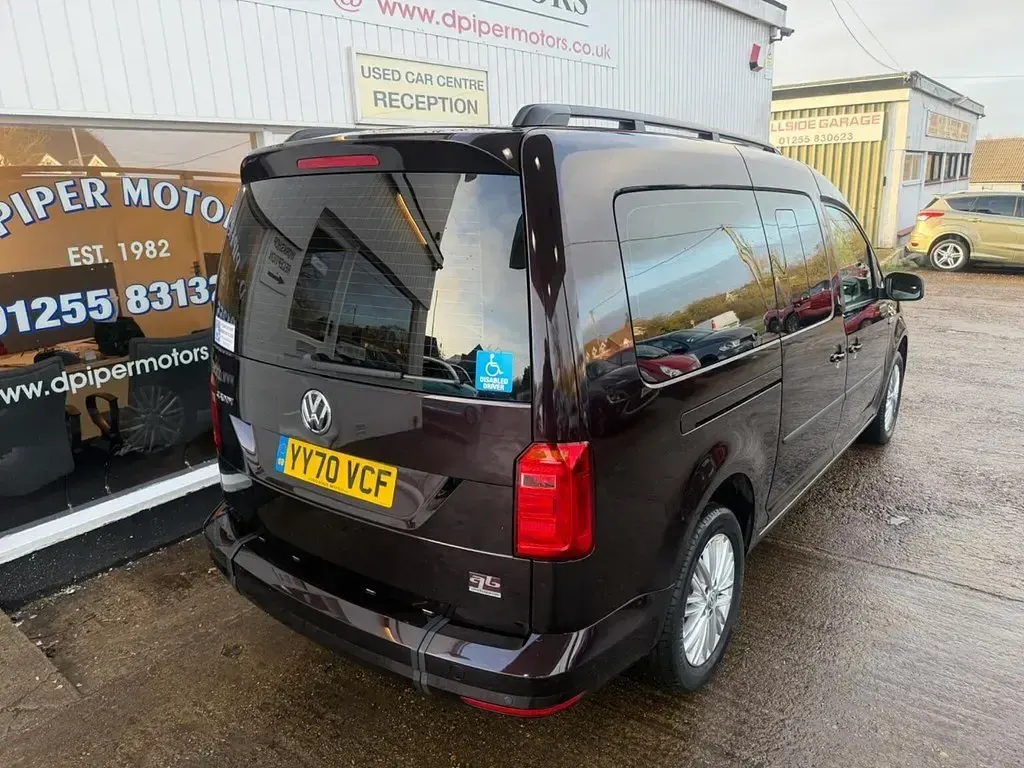 Usado VW Caddy Maxi S 122 HP (89 kW) 2020 Roxo Monovolume