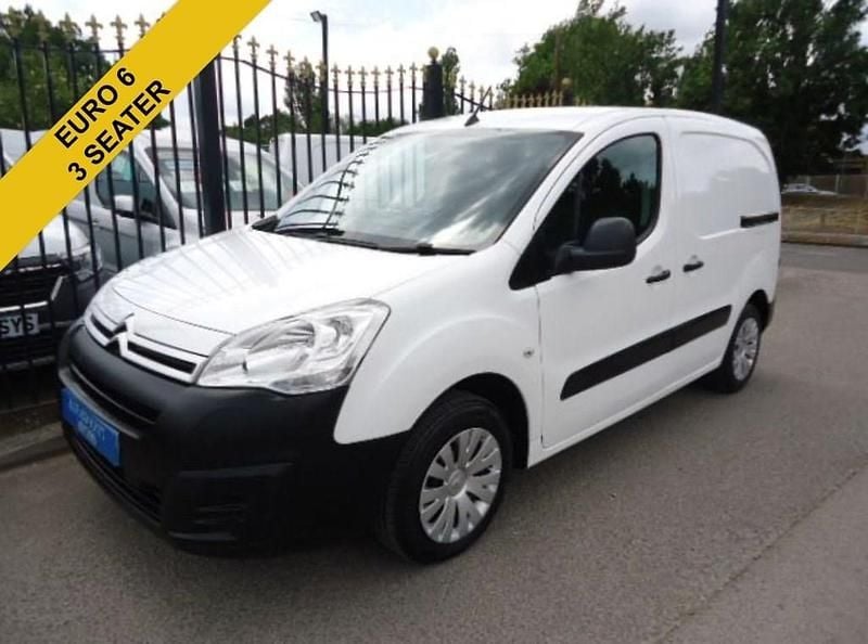 White Used 2018 Citroën Berlingo MPV | £5,690 (Fair price) - Image 1/4