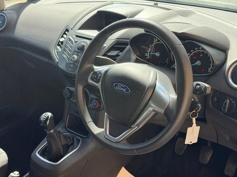 Used Ford Fiesta Style 82 HP (60 kW) 2014 White Hatchback