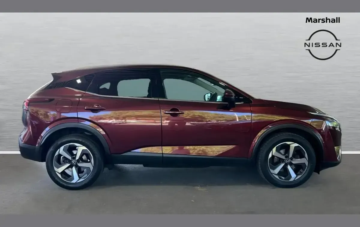 Used Nissan Qashqai N-Connecta 155 HP (114 kW) 2024 Red SUV