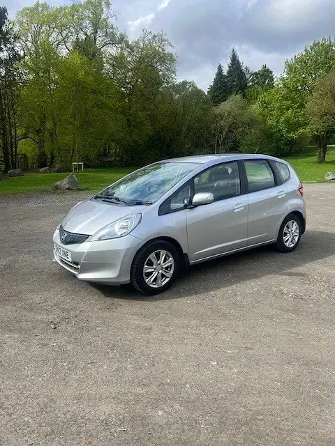 Używany Honda Jazz ES 99 KM (72 kW) 2013 Srebrny Hatchback