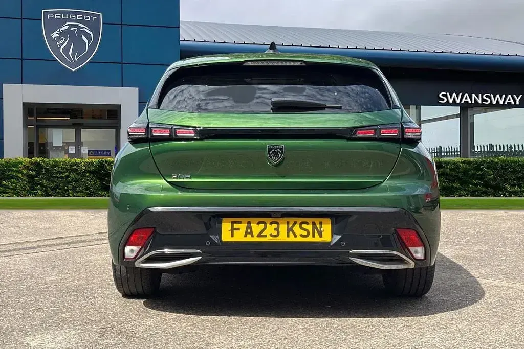 Used Peugeot 308 Allure Premium 129 HP (94 kW) 2023 Green Hatchback