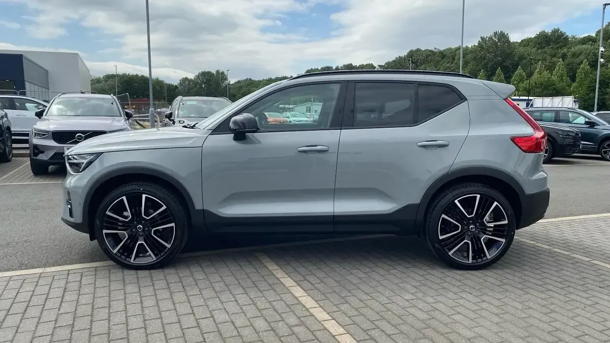New Volvo XC40 Ultra 163 HP (119 kW) 2026 Grey SUV