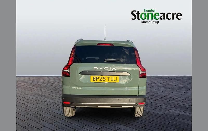 Used Dacia Jogger Expression 108 HP (79 kW) 2025 Green MPV