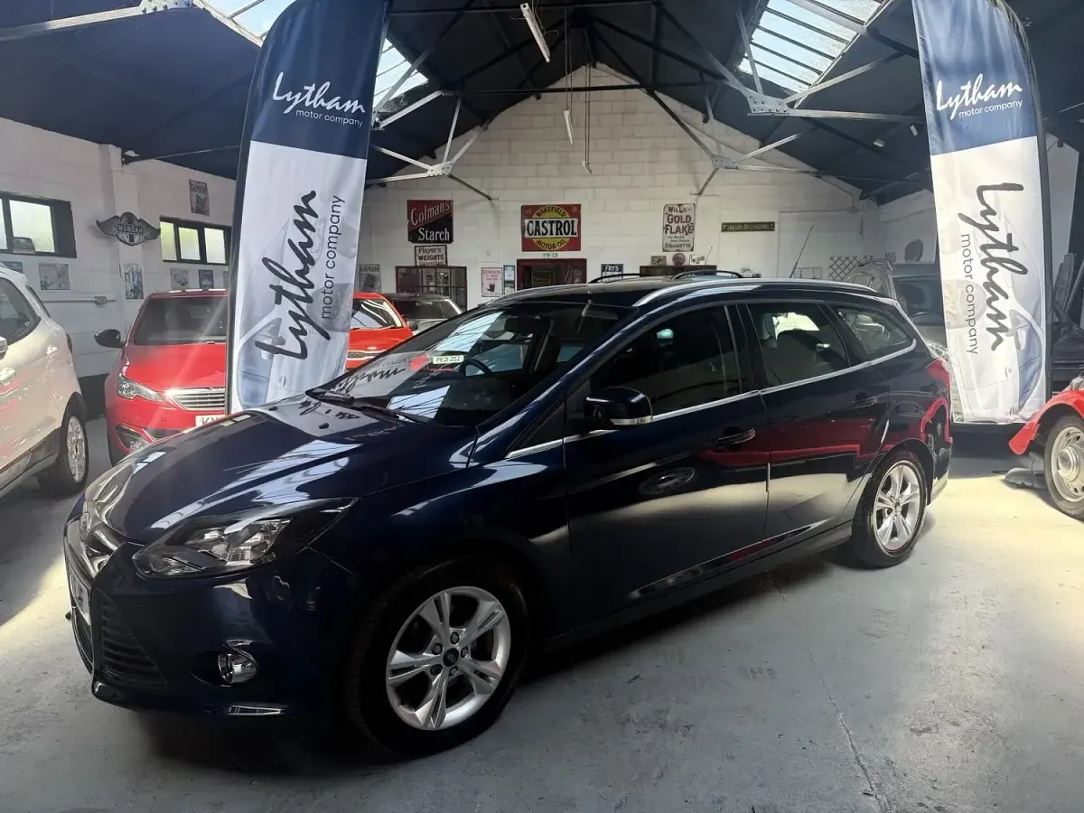 Used Ford Focus Zetec 125 HP (91 kW) 2011 Blue Estate