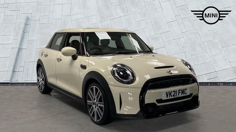 White Used 2021 Mini Cooper S Exclusive Hatchback | £20,750 (A bit pricey) - Image 1/4