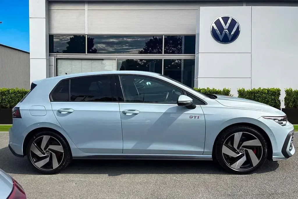 Used VW Golf VIII GTI 265 HP (194 kW) 2025 Blue Hatchback