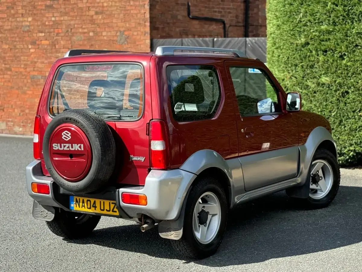 Used Suzuki Jimny 80 HP (58 kW) 2004 Red SUV