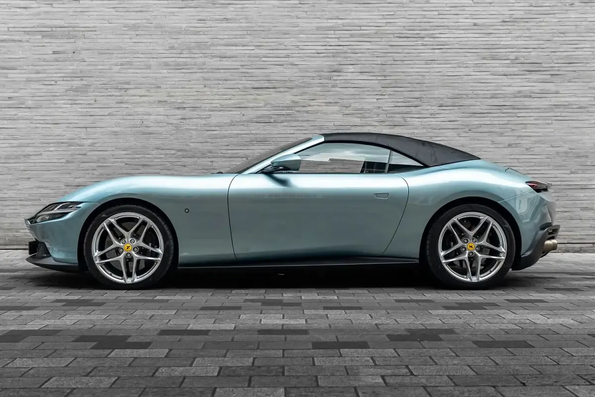 Used Ferrari Roma 620 HP (456 kW) 2024 Blue Cabriolet