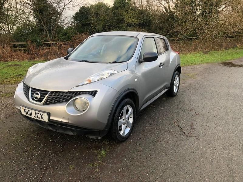 Begagnad Nissan Juke Visia 2011 Silver SUV