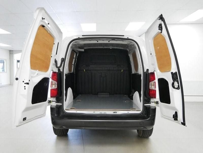 Usado Citroën Berlingo 100 HP (73 kW) 2024 Branco Monovolume