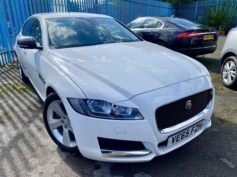 Used Jaguar XF Portfolio 180 HP (132 kW) 2015 White Sedan
