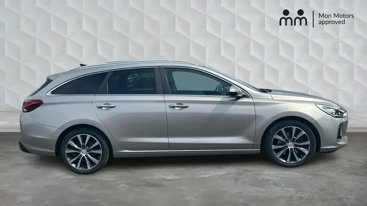 Used Hyundai i30 Premium SE 138 HP (101 kW) 2018 Beige Estate