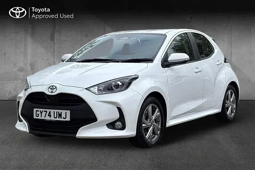 Used Toyota Yaris Hybrid 116 HP (85 kW) 2024 White Hatchback