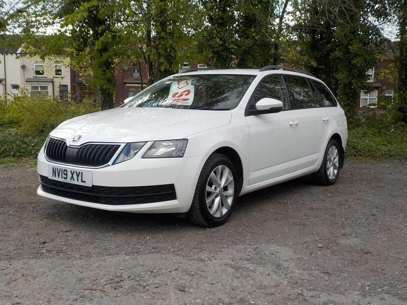 Used Skoda Octavia 116 HP (85 kW) 2019 White Estate