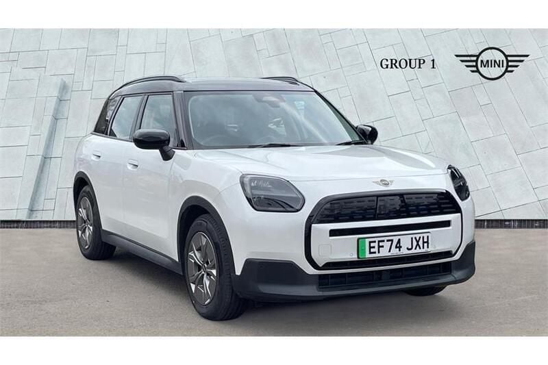 Nanuq white Used 2025 Mini Countryman Classic SUV | £31,350 (Fair price) - Image 1/4