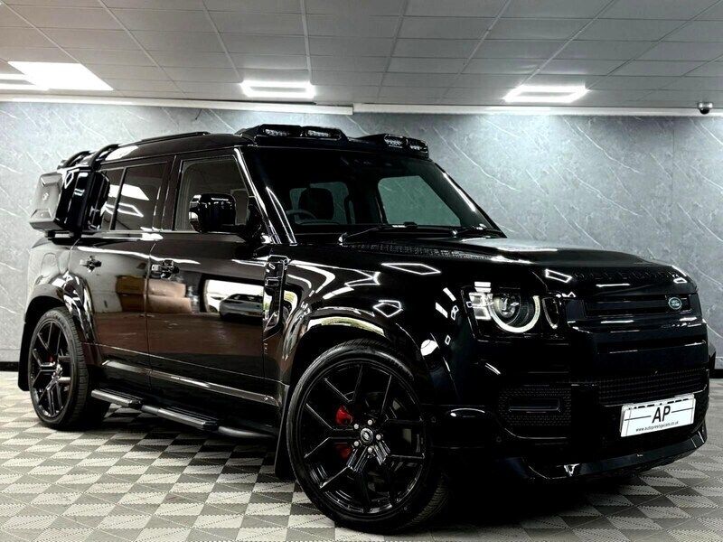 Black Used 2024 Land Rover Defender SE Dynamic SUV | £75,990 - Image 1/4