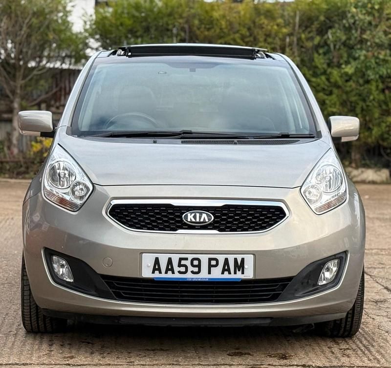 Used Kia Venga 125 HP (91 kW) 2014 Silver Hatchback