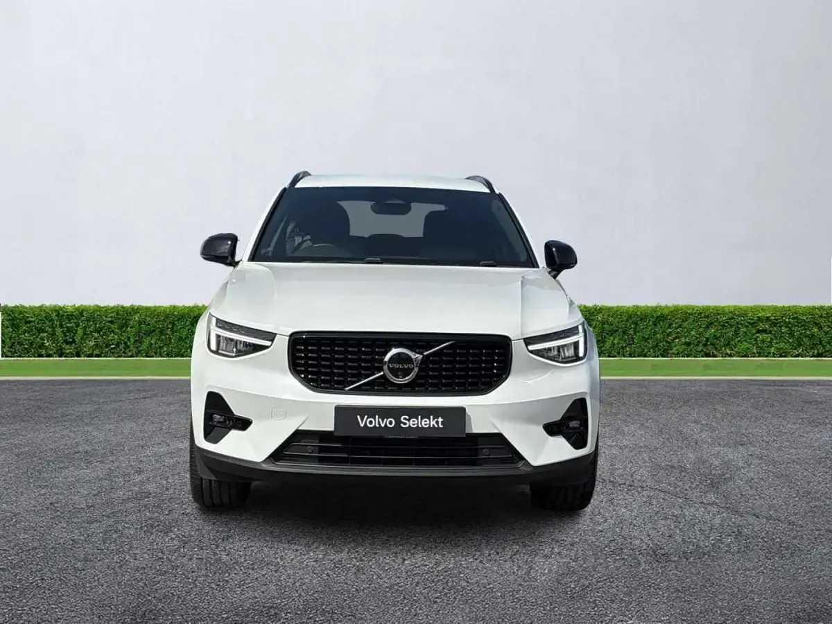 Used Volvo XC40 Plus 163 HP (119 kW) 2024 White SUV