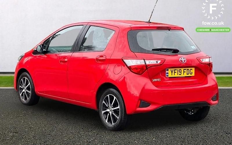 Used Toyota Yaris 111 HP (81 kW) 2019 Red Hatchback