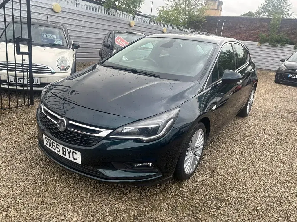 Second-hand Vauxhall Astra Elite 136 CP (100 kW) 2016 Verde Hatchback