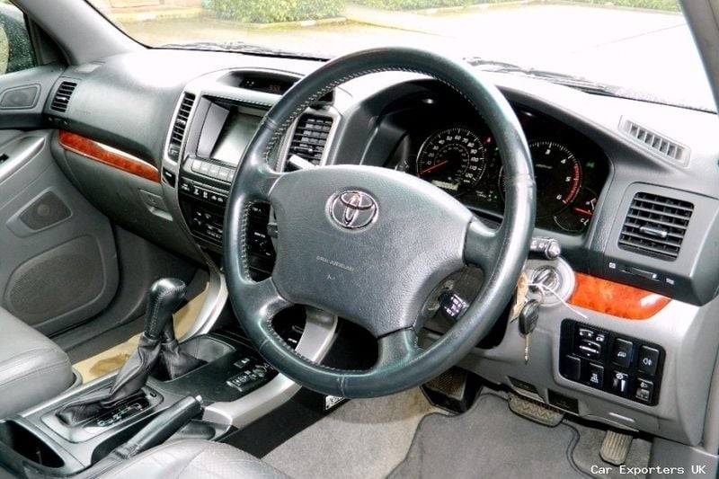 Usado Toyota Land Cruiser 164 HP (120 kW) 2005 SUV