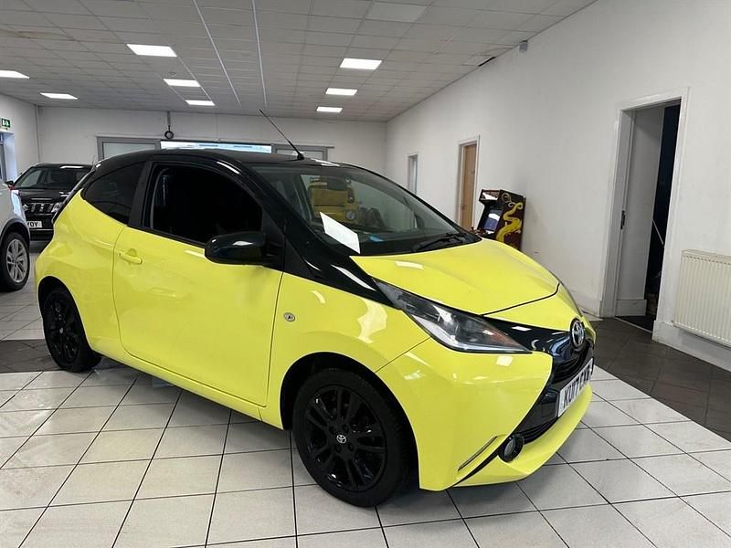 Used Toyota Aygo X-cite 69 HP (50 kW) 2017 Yellow Hatchback