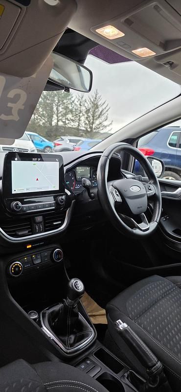 Usado Ford Fiesta Zetec 70 HP (51 kW) 2017 Azul Citadino