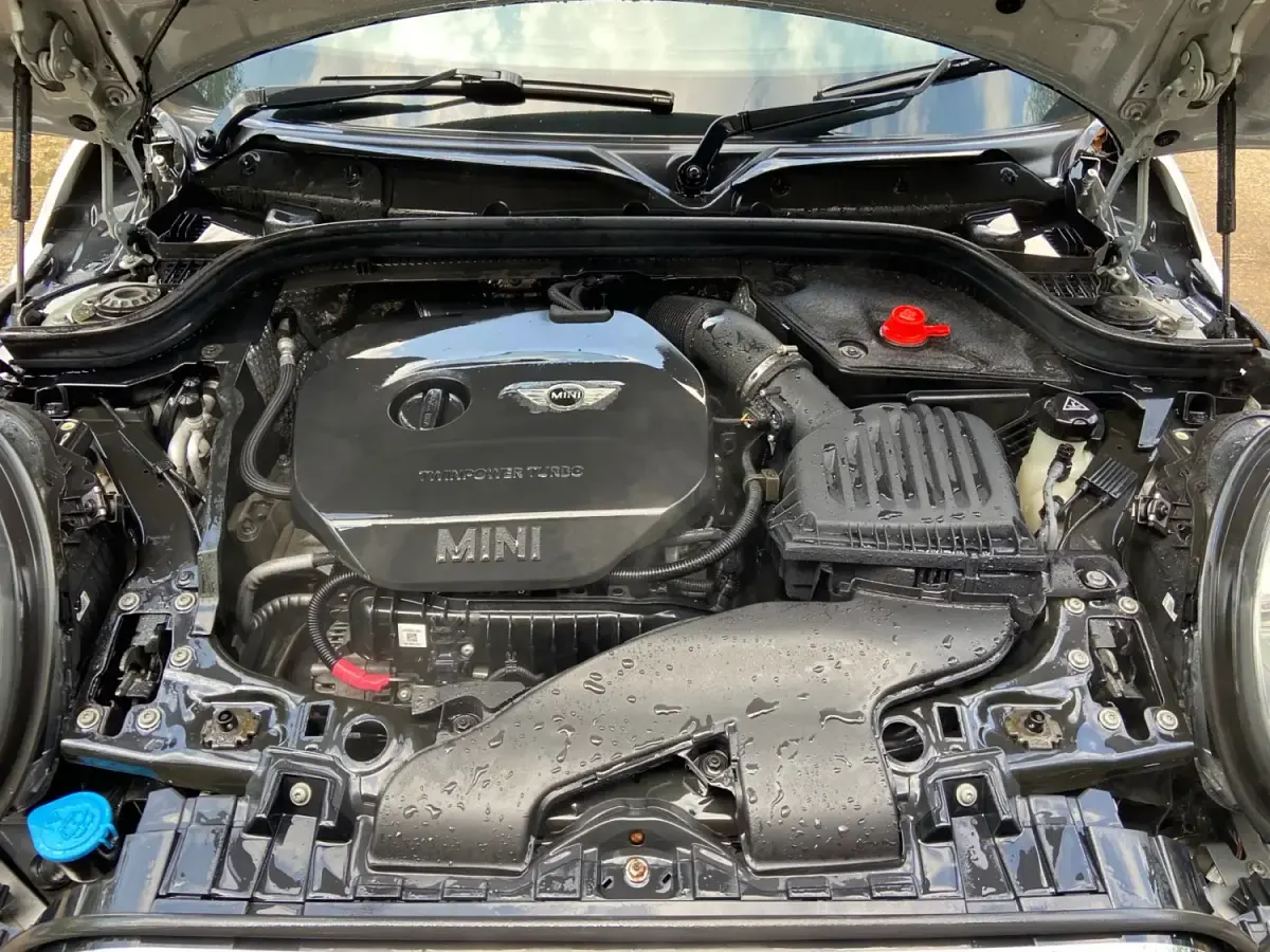 Begagnad Mini Cooper Hatch 2014 Silver Halvkombi