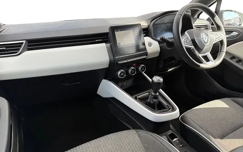 Used Renault Clio Techno 90 HP (66 kW) 2023 White  Hatchback