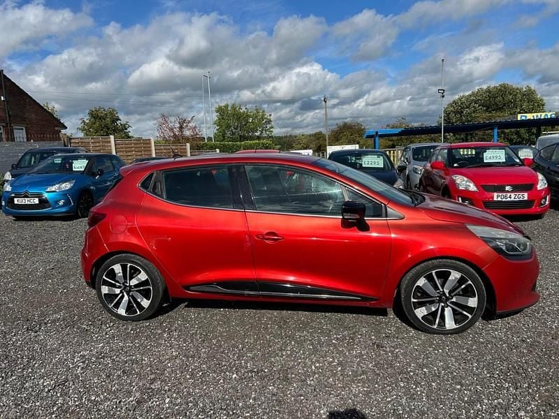 Used Renault Clio IV Dynamique 90 HP (66 kW) 2014 Red Hatchback