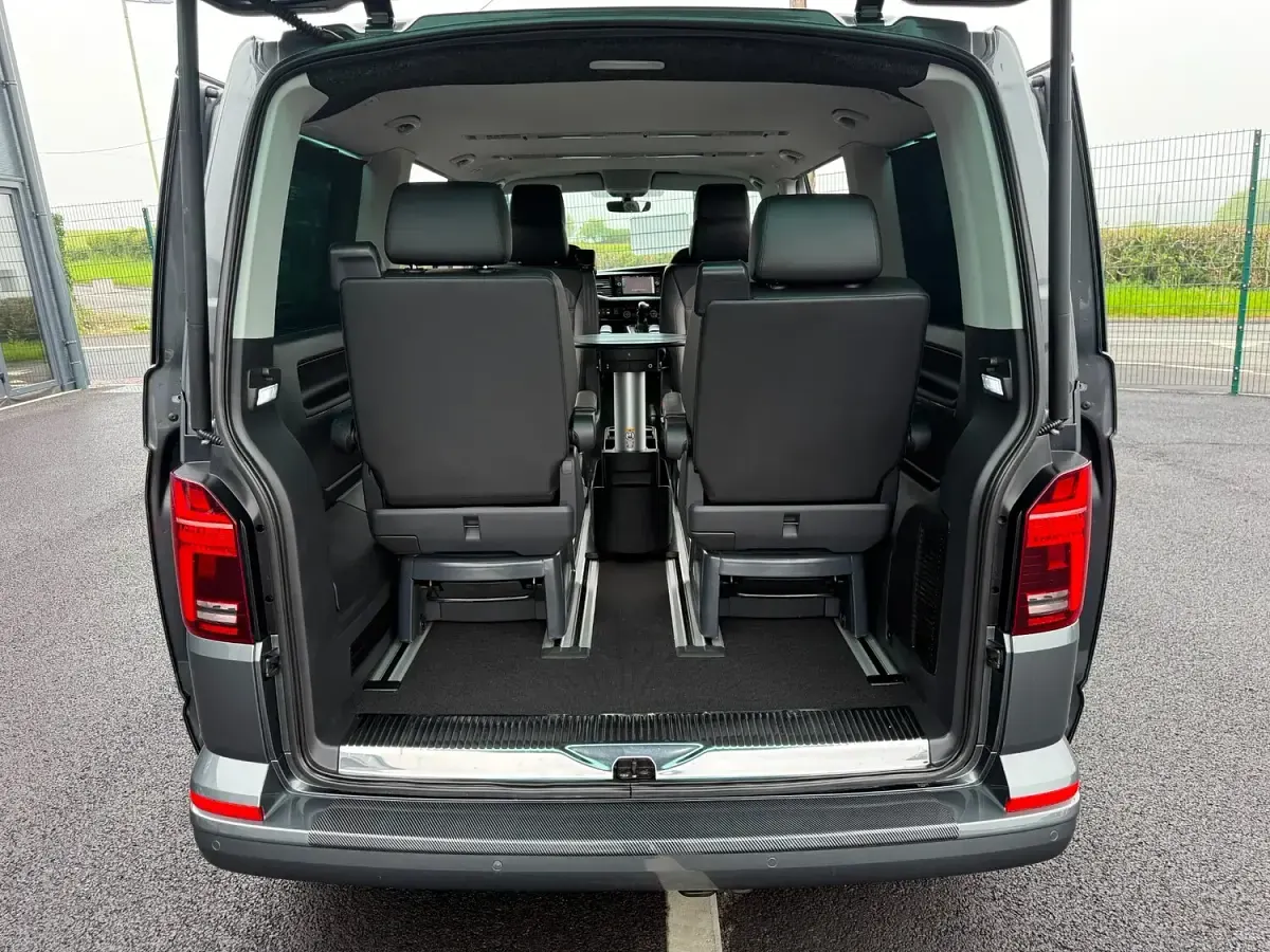 Used VW Caravelle Executive 150 HP (110 kW) 2020 Grey Van