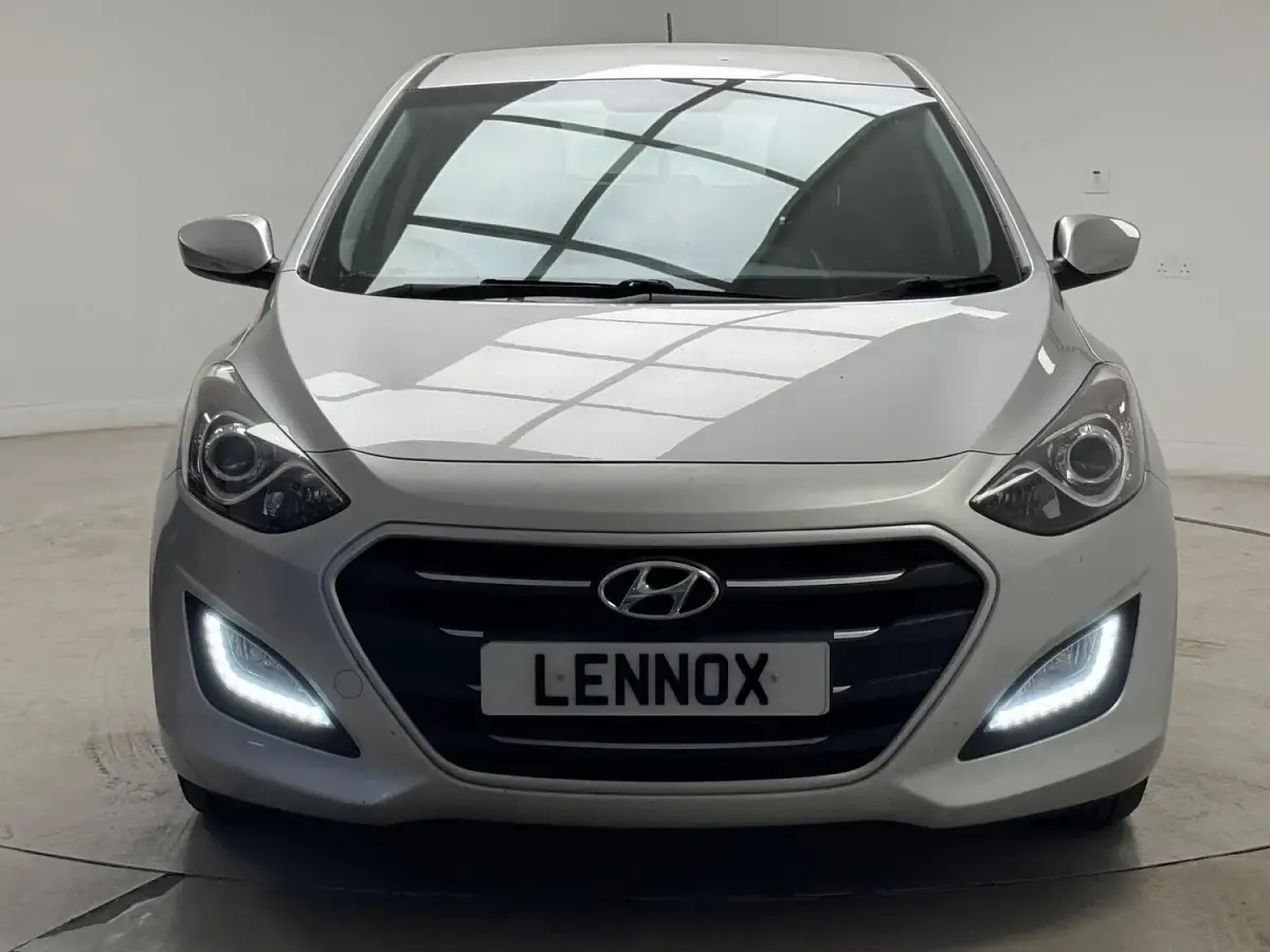 Used Hyundai i30 SE 100 HP (73 kW) 2015 Silver Hatchback