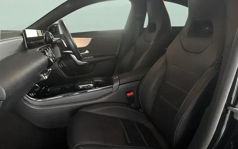 Usado Mercedes CLA180 Executive 136 HP (100 kW) 2022 Preto Sedan