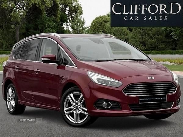 Used Ford S-MAX Titanium 180 HP (132 kW) 2017 Red MPV