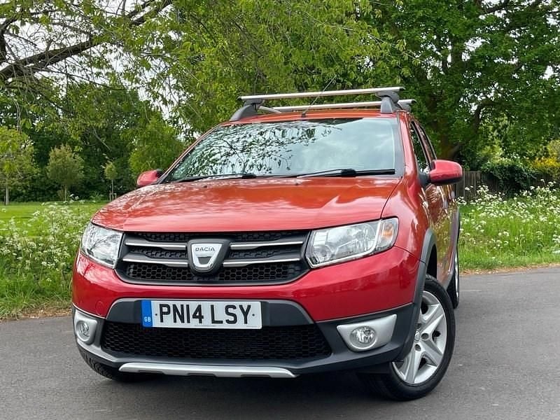 Used Dacia Sandero Lauréate 90 HP (66 kW) 2014 Red Hatchback