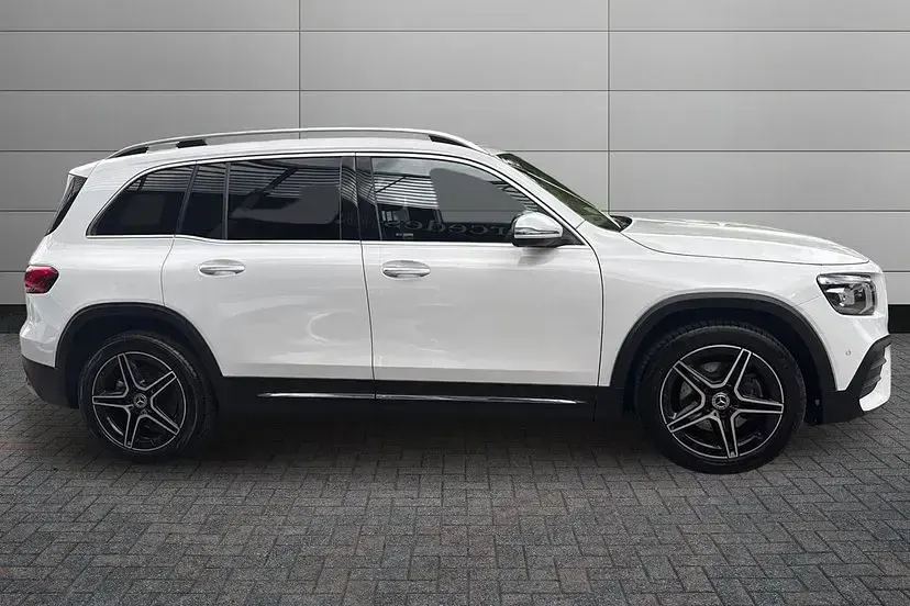 Used Mercedes GLB200 AMG Line Premium 163 HP (119 kW) 2023 Digital white SUV