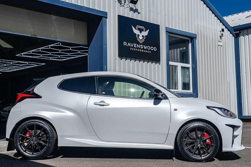 Used Toyota Yaris 272 HP (200 kW) 2021 White Hatchback