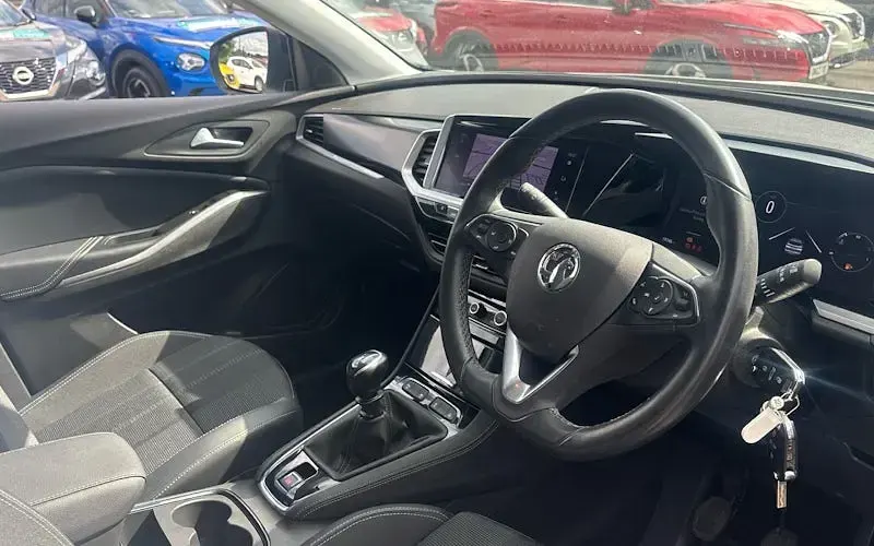 Used Vauxhall Grandland X 131 HP (96 kW) 2023 White SUV