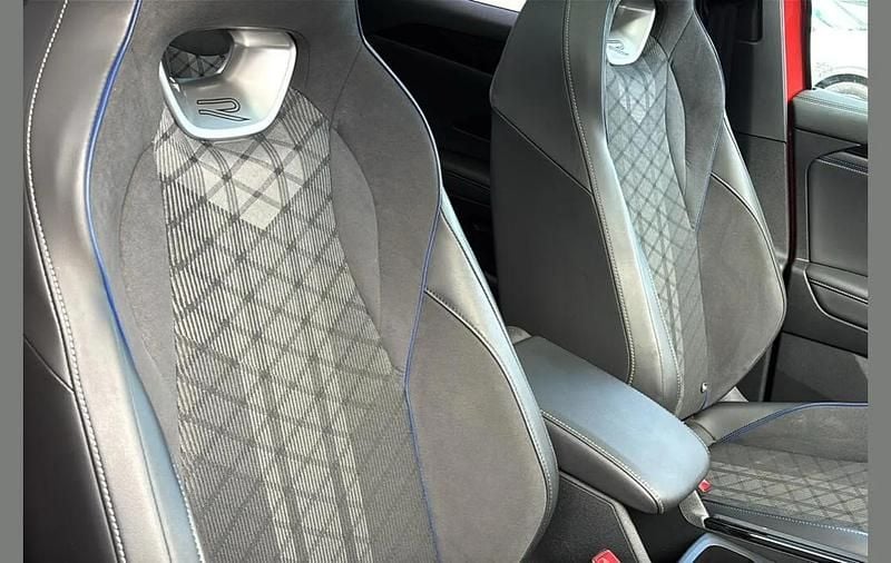 Used VW Tiguan R-line 150 HP (110 kW) 2025 Red SUV