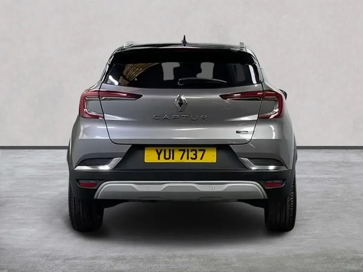 Second-hand Renault Captur Techno 145 CP (106 kW) 2023 Gri SUV