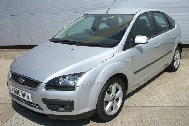 Begagnad Ford Focus 2006 Halvkombi
