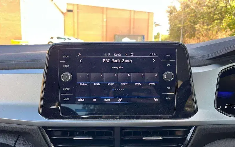 Used VW T-Roc Life 150 HP (110 kW) 2022 Black SUV