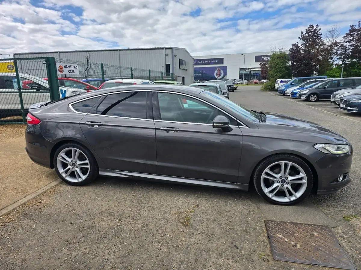 Begagnad Ford Mondeo Titanium 180 HK (132 kW) 2015 Grå Halvkombi