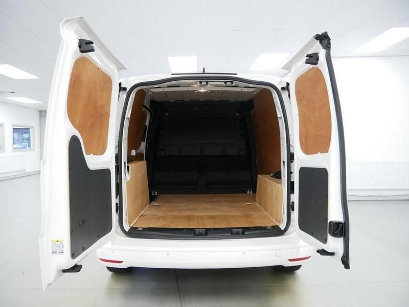 Usado VW Caddy 102 HP (75 kW) 2023 Branco Monovolume