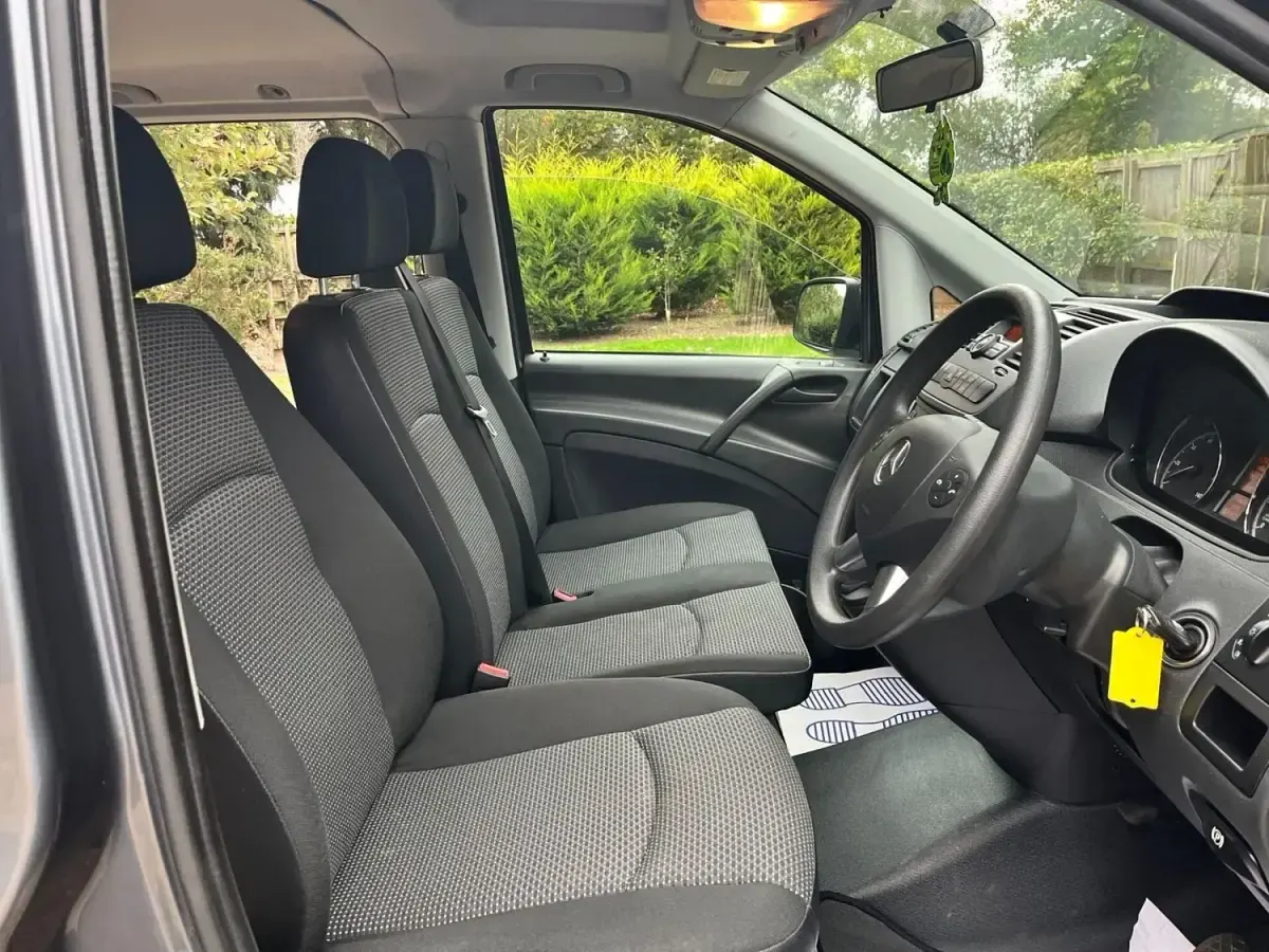 Usado Mercedes Vito 224 HP (164 kW) 2014 Cinzento Van