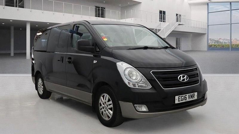 Black Used 2016 Hyundai I800 SE MPV | £9,995 (Fair price) - Image 1/4